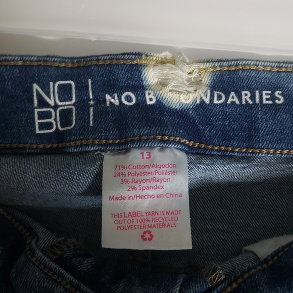 No Boundaries distressed jean shorts  size 13 (juniors) - Picture 3 of 3